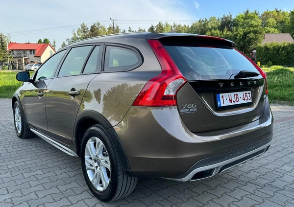 Volvo V60 Cross Country cena 55900 przebieg: 225000, rok produkcji 2015 z Puławy małe 742